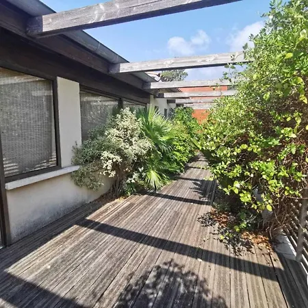 Le Jardin Des Loriots * Saint-Etienne-de-Gourgas